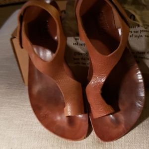 CYDWOQ sandals
